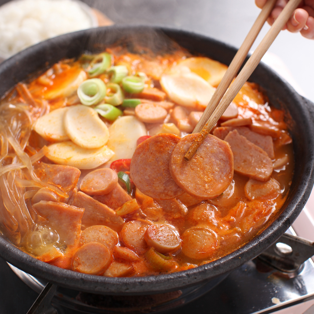 Lẩu quân đội (Budae jjigae) - Món ăn mang dấu ấn lịch sử Hàn Quốc
