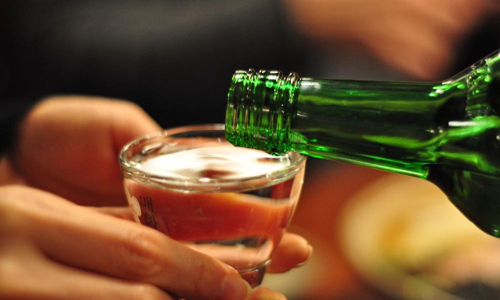 Văn hóa uống rượu của người Hàn Quốc: Điều bạn chưa biết