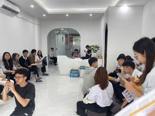 Học Viên của HTGroup đợi phỏng vấn xin visa du học Busan